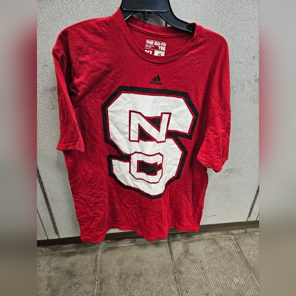NC State Wolfpack Graphic design t shirt size XL